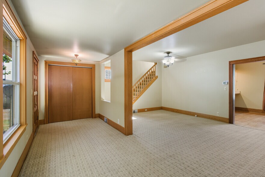 Building Photo - 2050 S Wagner Rd