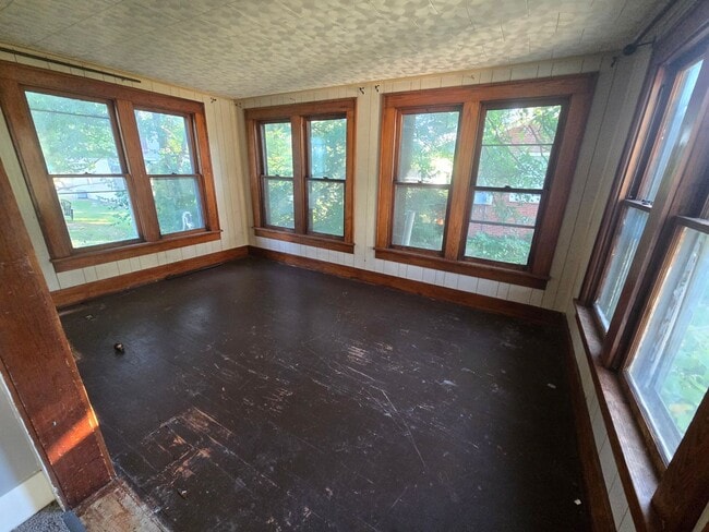 Building Photo - 532 W Pierce St