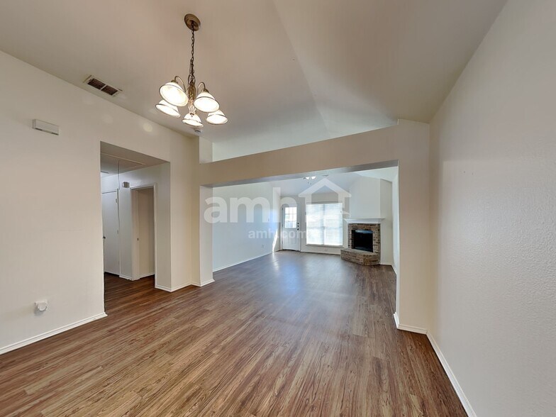 Building Photo - 115 Windsor