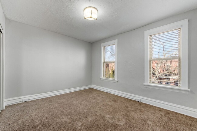 Building Photo - 415 E Mithoff St