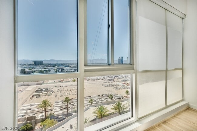 Building Photo - 4575 Dean Martin Dr