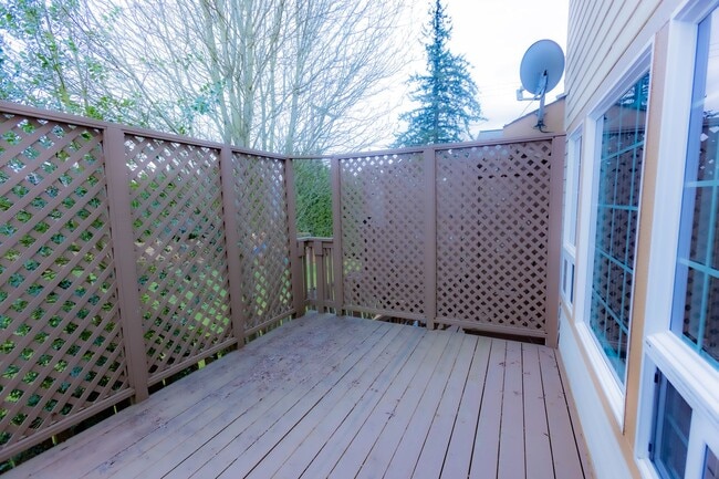 Building Photo - Beautiful 2 Bed 2.5 Bath Townhome in Kent