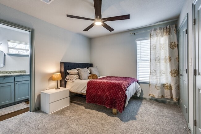 Building Photo - 409 W Johnson St