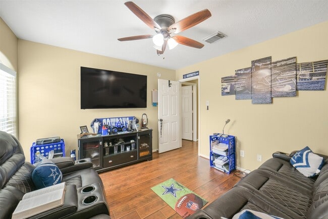 Building Photo - 2103 Blue Water Bay Dr