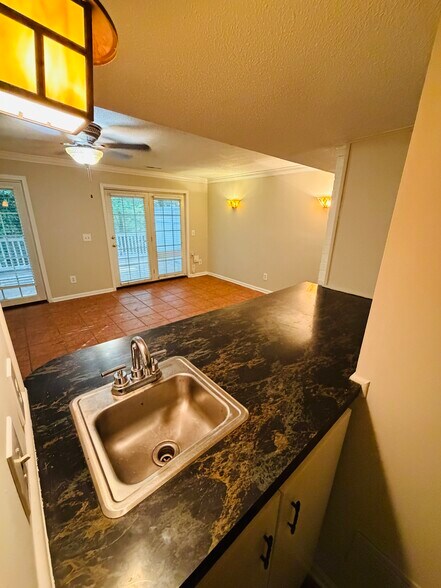 Building Photo - 5977 Dixon Dr