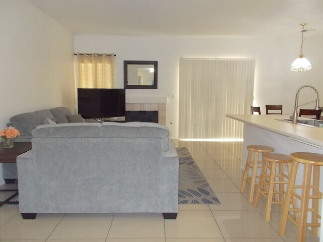 Building Photo - Beautifully Maintained Fully Furnished Home – Move-In Ready!