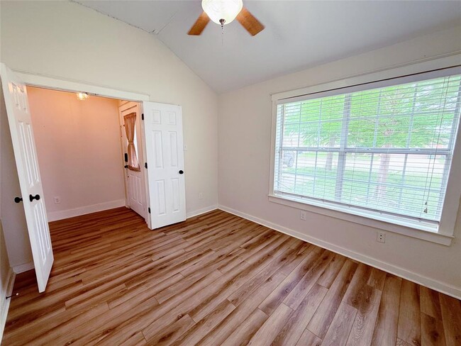 Building Photo - 207 Mollie Dr