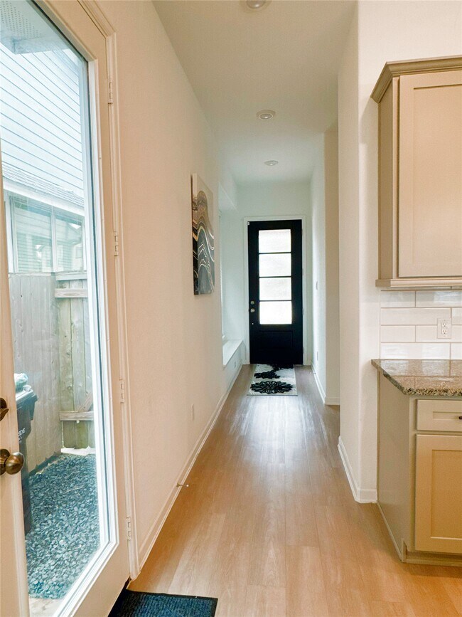 Building Photo - 4015 Champlain Wy