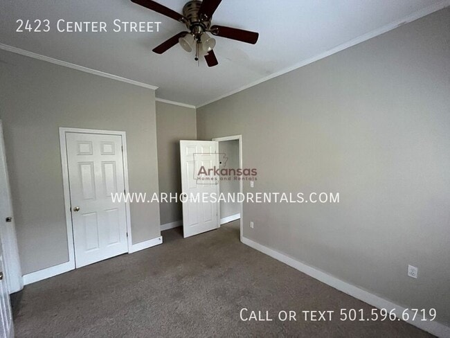 Building Photo - 2423 Center St