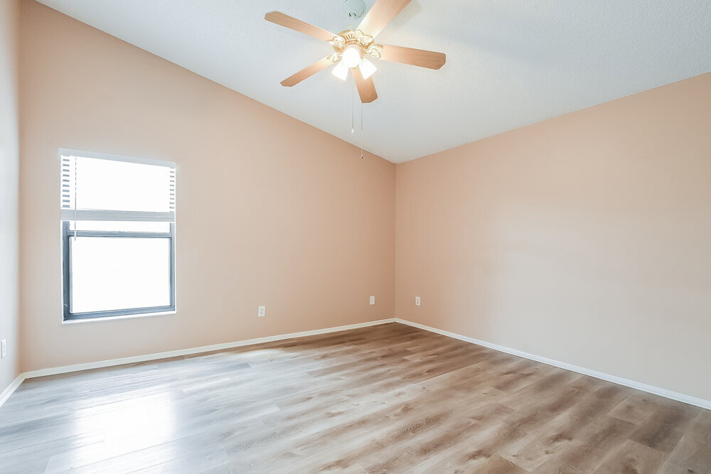 Building Photo - 1501 Woodfield Oaks Dr