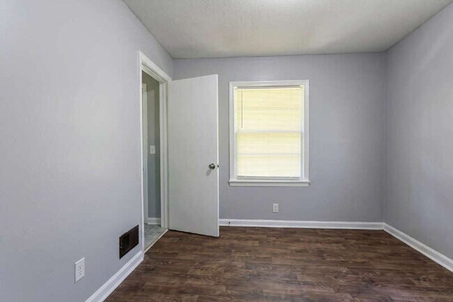Building Photo - 212 Moss Dr