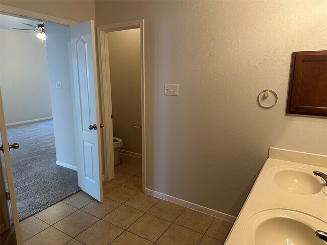 Building Photo - 15214 Bartlett Landing Dr