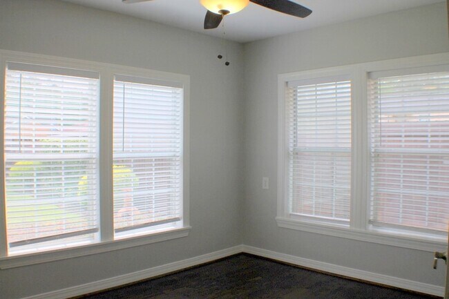 Building Photo - 8234 Bonner Dr
