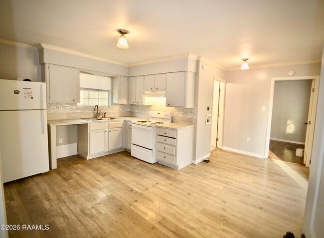 Building Photo - 1037 Brown Dr