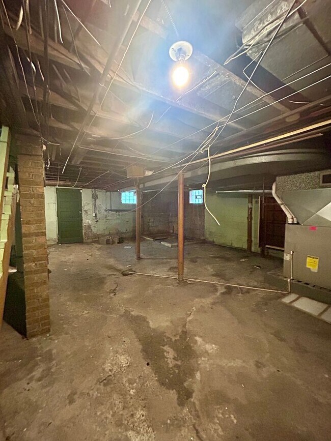 Building Photo - 1311 Oakhill St
