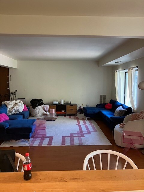 Building Photo - 5708 Walnut St