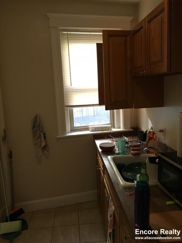 Building Photo - 55 Park Dr