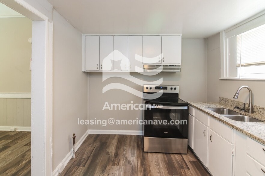 Building Photo - 1028 31st St