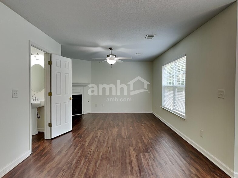 Building Photo - 211 Juniper Leaf Way