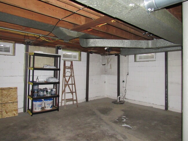 Building Photo - 730 Lincoln Rd
