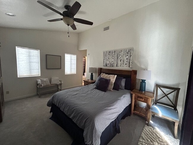 Building Photo - 3 bed / 2 bath furnished home.  6 month rental