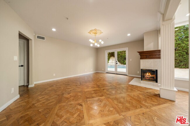 Building Photo - 1109 Pine Dr