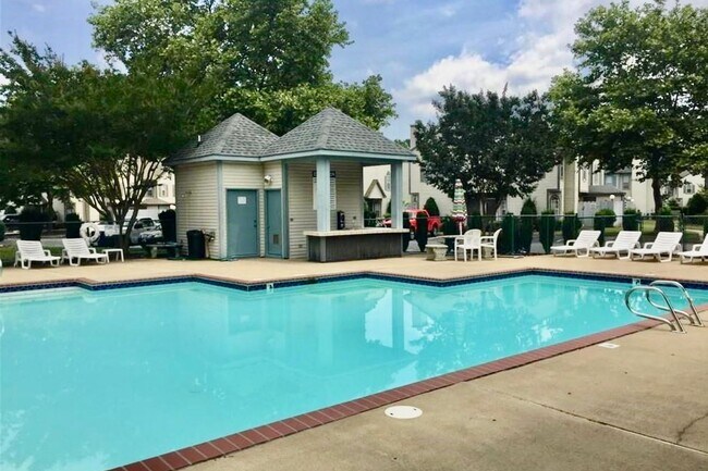 Building Photo - End Unit Condo Close to Chic's Beach & Little Creek Naval Base