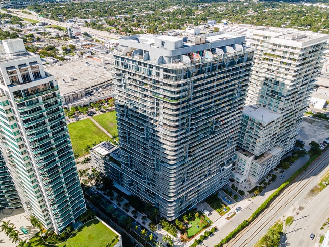 Building Photo - 121 NE 34th St