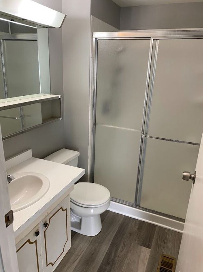 Building Photo - Renovated townhome! 3 beds, 2 baths, best ...