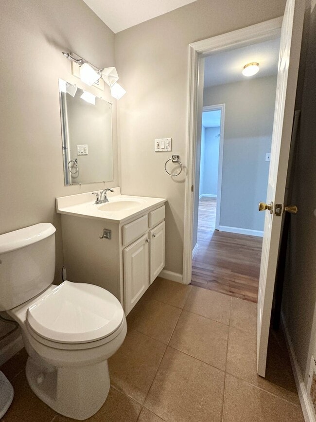 Building Photo - 76 Trottingham Ct