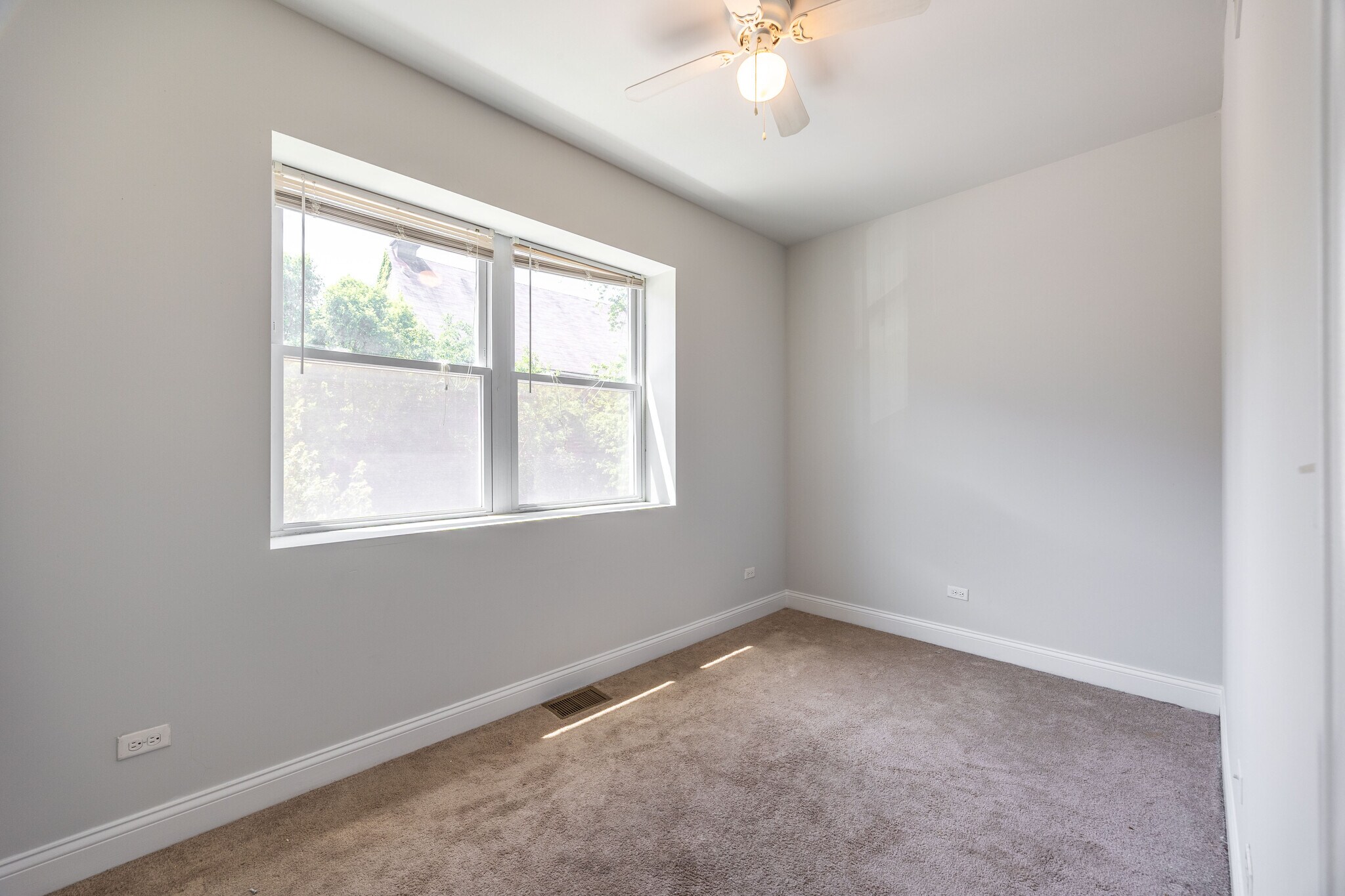 Building Photo - 1505 N Talman Ave