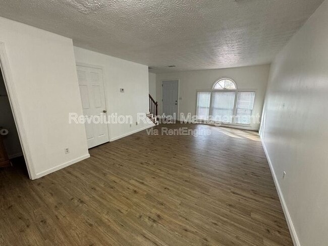 Building Photo - 1305 Sweet Pine Dr