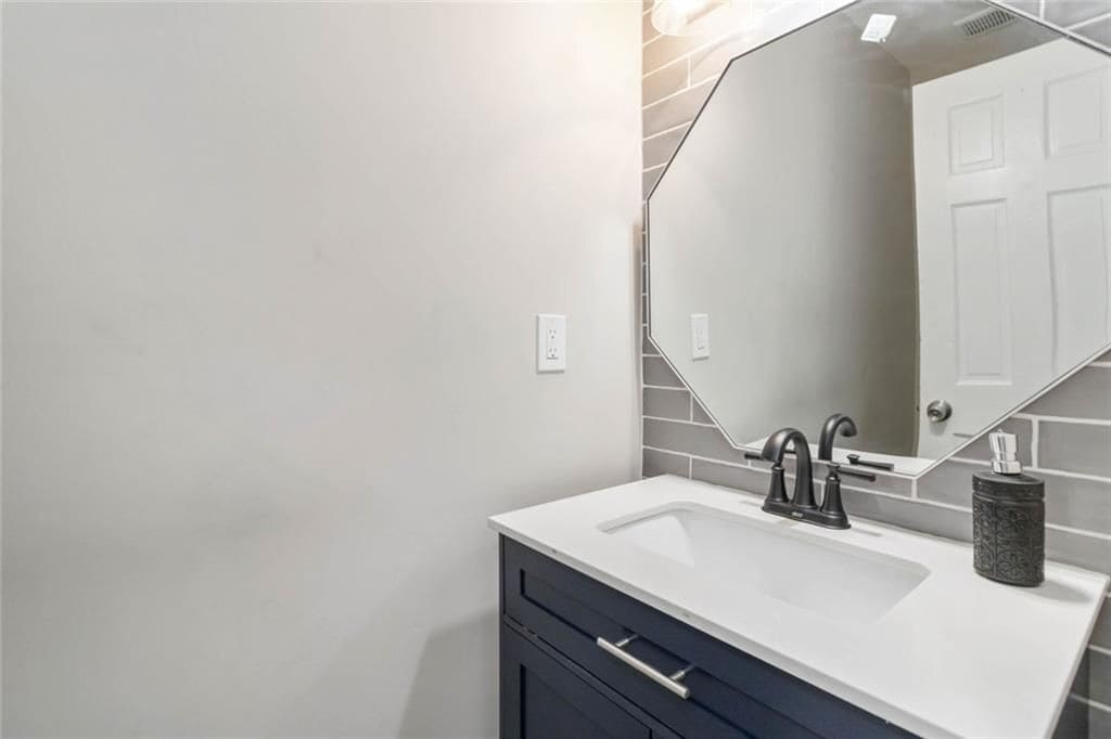 Building Photo - 2119 Tudor Castle Way