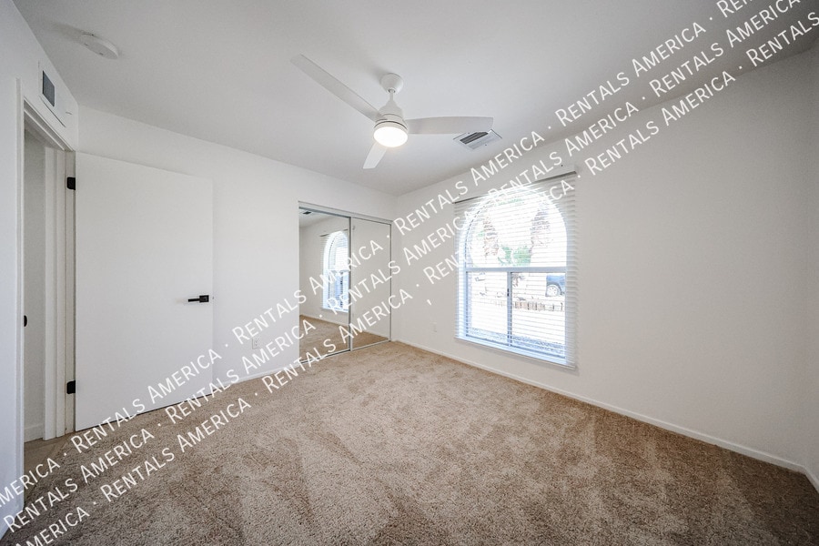 Building Photo - 2931 W Villa Maria Dr