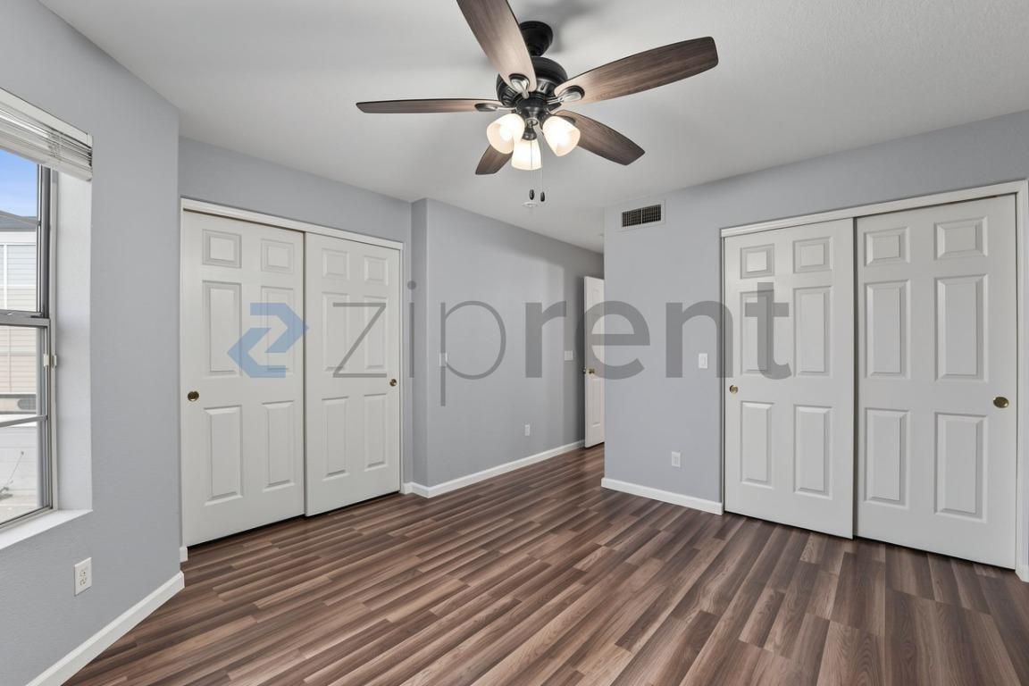 Building Photo - Unit 215