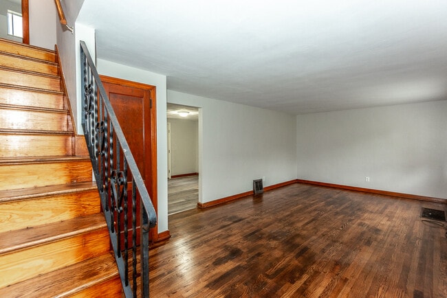 Building Photo - 2533 Sylvania Dr