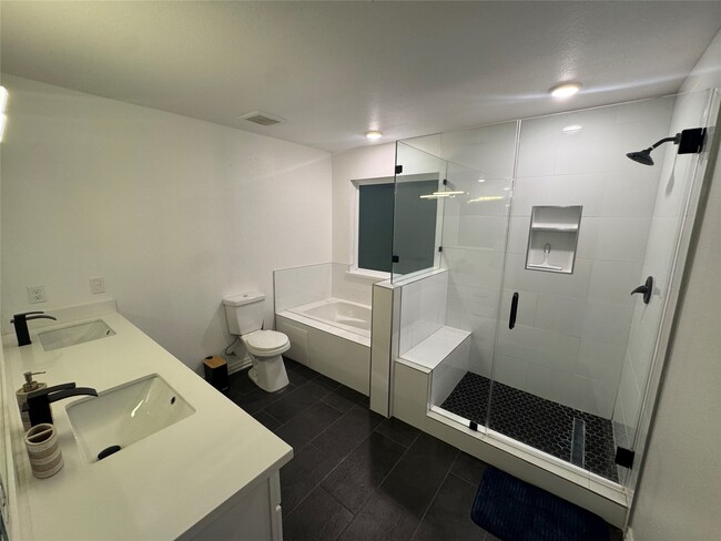 Building Photo - 8125 Sunnyhill St