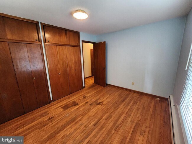 Building Photo - 17158 Ferry Dock Rd