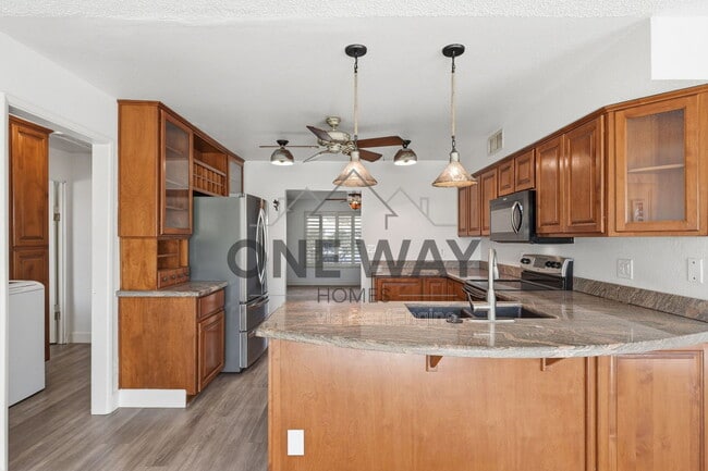 Building Photo - 5749 S Farmer Ave