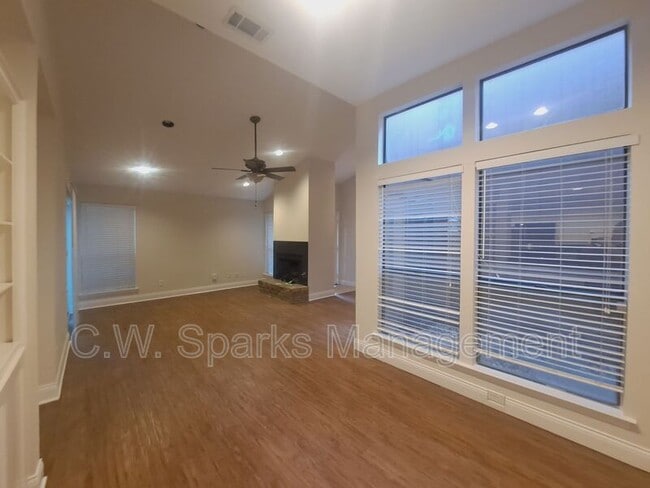 Building Photo - 3025 Westforest Dr