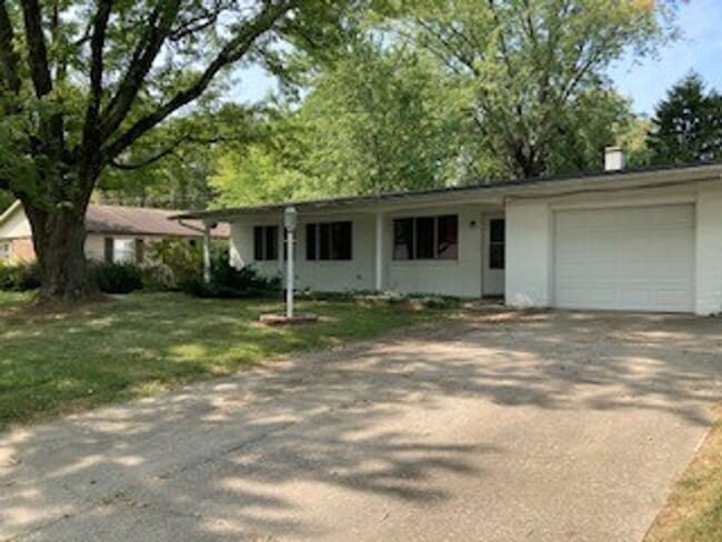 Building Photo - 3 bedroom, 2 bath House:  Available July 2026!