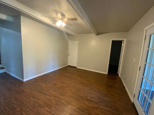 Building Photo - 3 bedroom 2 bath with bonus rooms - Bethany Schools!