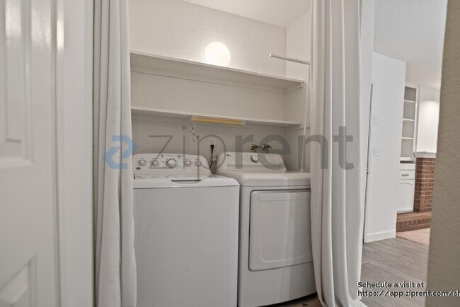 Building Photo - 2000 Rock St