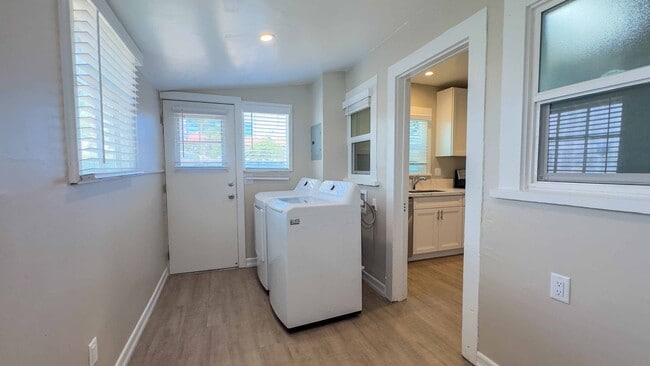 Building Photo - DL Georgia