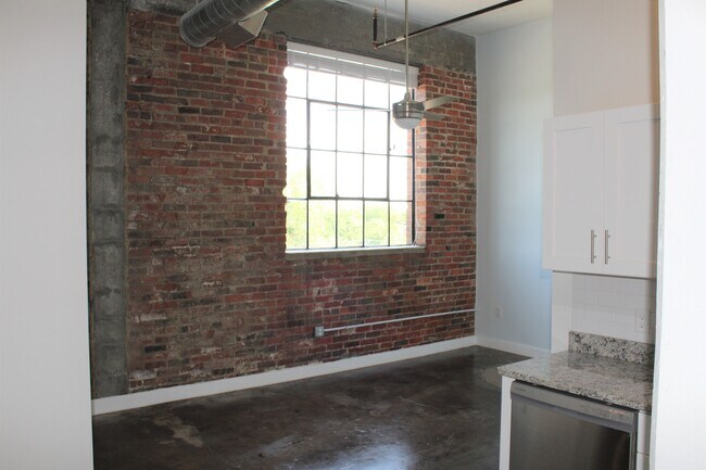 Building Photo - 410 Wellons St