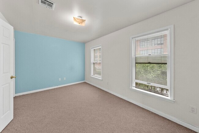 Building Photo - 311 10th St