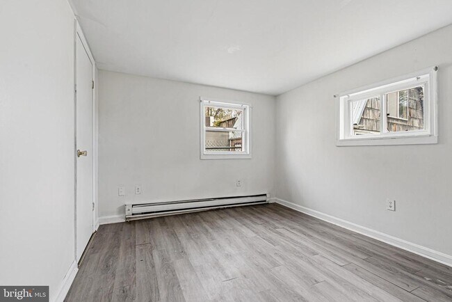 Building Photo - 1915 Rettman Ln