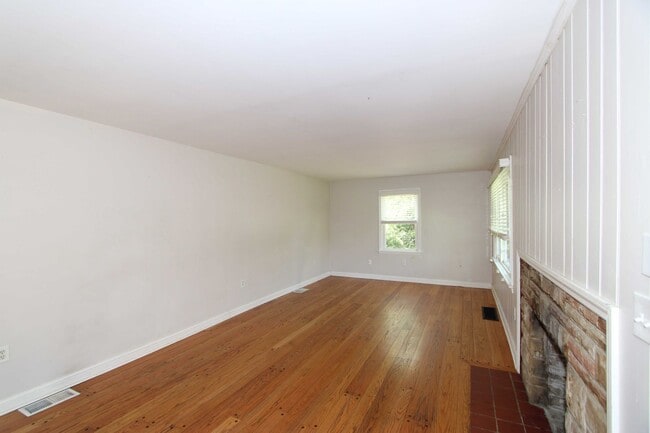 Building Photo - 3 Bed 1 Bath House