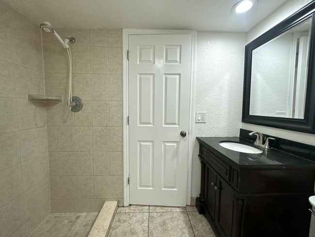 Building Photo - 354 Lake Arbor Dr