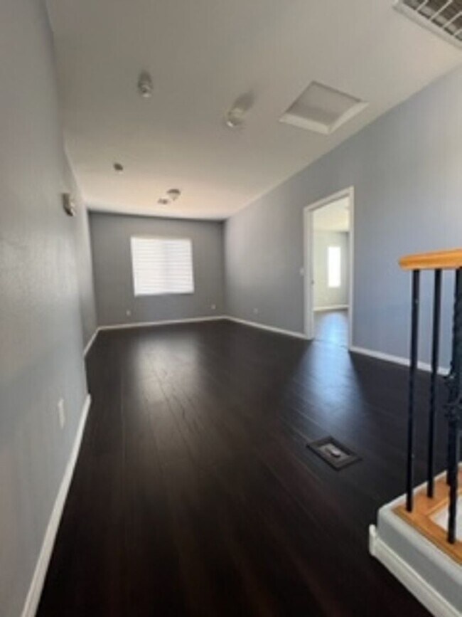 Building Photo - SOUTHERN HIGHLANDS BEAUTY!